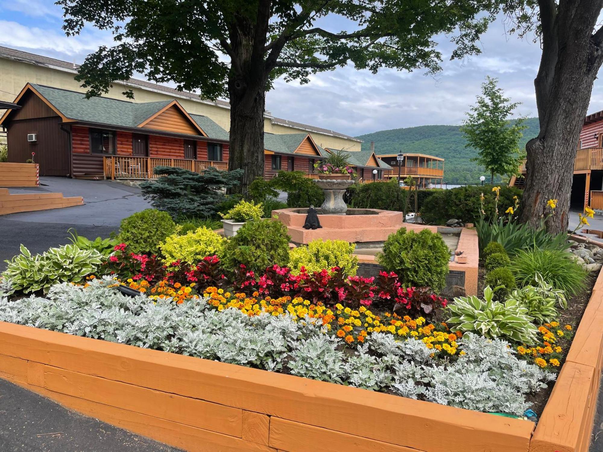 Lake Crest Inn レイク・ジョージ エクステリア 写真